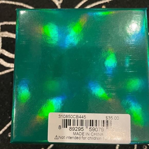 BETSEY JOHNSON NIB Glow In The Dark CREEP IT REAL Eyeball Halloween Earrings - Picture 9 of 10